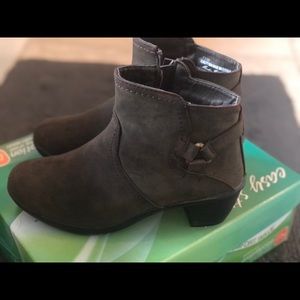 Easy Street ankle boot